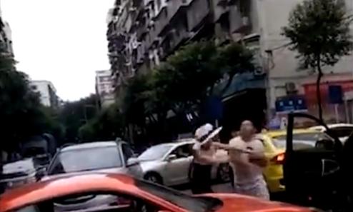 鼎格暖通：重慶保時(shí)捷女車主被奇瑞車主回打，雙方已迅速和解？